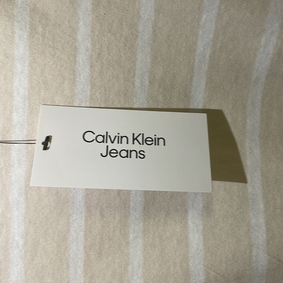 Calvin Klein Jeans Cropped Formal Top with Padded Shoulders NWT $18 PRICE DROP‼️ - Picture 10 of 12